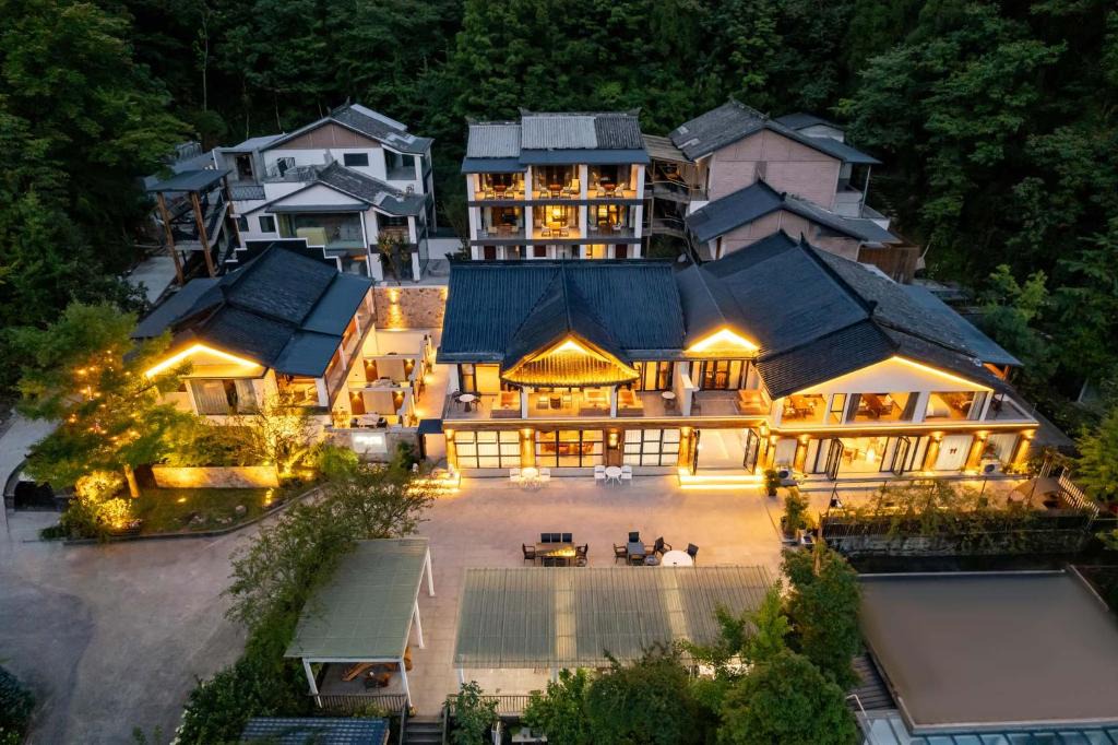 Dujiangyan Hotel | Jade Peak Hot Spring Villa