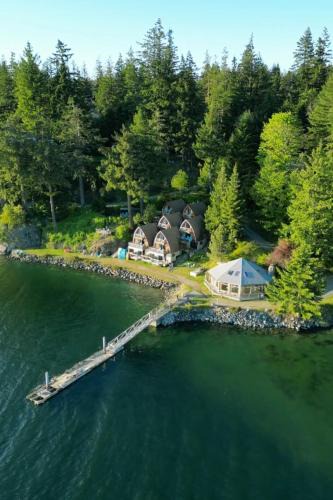 Quadra Island Apartment | Jade Resort-Oceanfront Suites in Gowlland Harbour