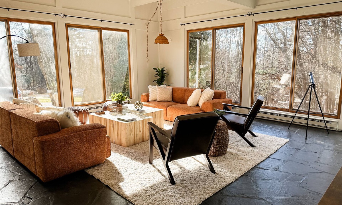 Mendon House | Jam House Killington/Pico:Renovated Luxury+Hot Tub+Sauna+Wine Bar+Pool+Game Room
