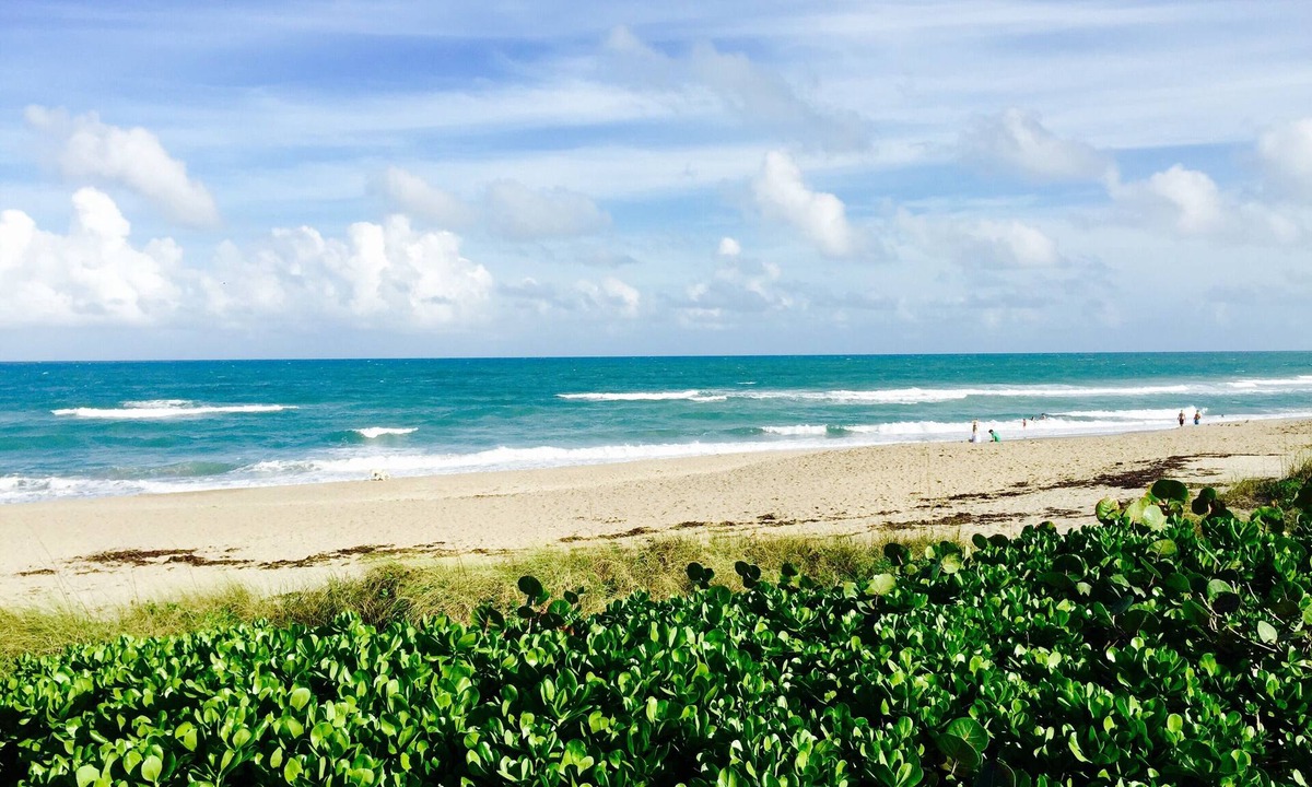 Stuart Condo | Jan26 now available One of the best Tennis Villa condo steps away from the beach