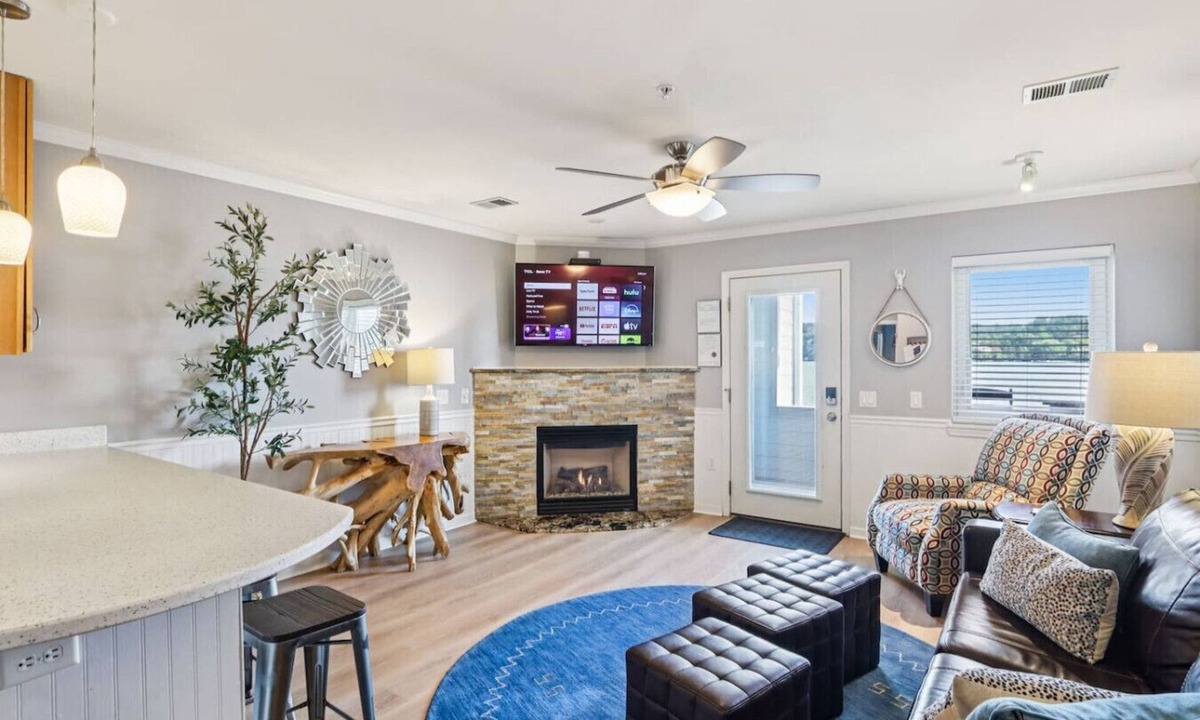 Lake Delton Condo | Jana’s Cozy Condo Lakeside at Lighthouse Cove