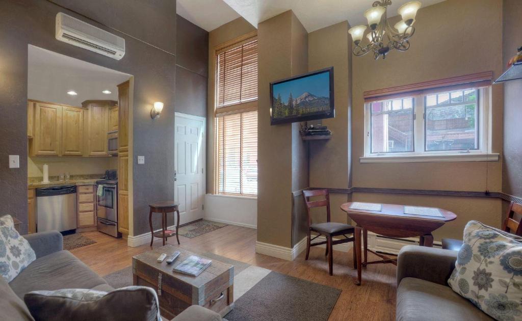 Historic Downtown Durango House | Jarvis Condo 109