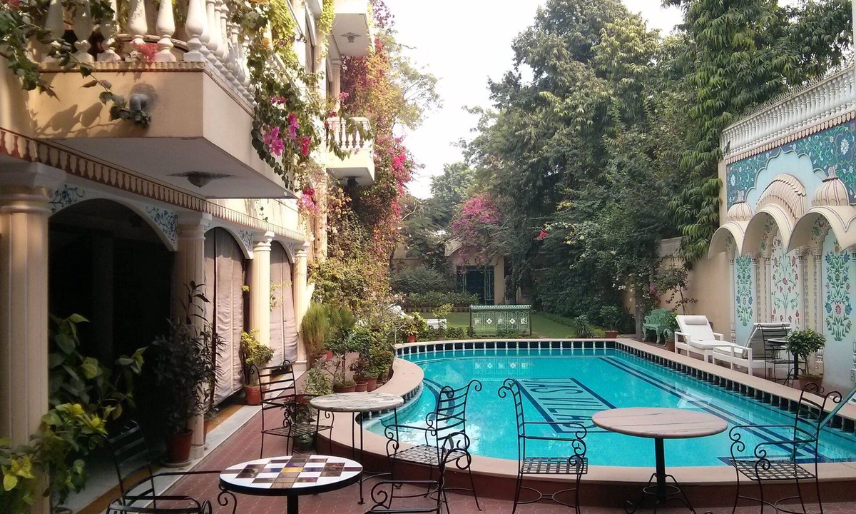 Bani Park Hotel | Jas Vilas