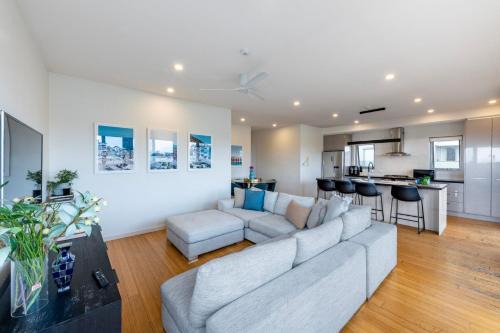 Ivanhoe Apartment | Jasandro Ivanhoe Base 17