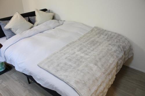 Urayasu Apartment | Jasmine House