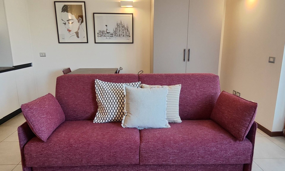 Busto Arsizio Apartment | JASMINE Malpensa Express & train to Milano
