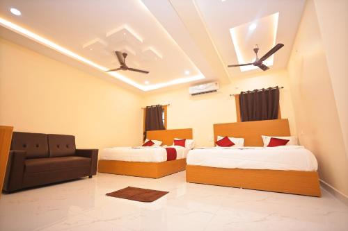 Tirupati Hotel | Jay & Jas Hotel
