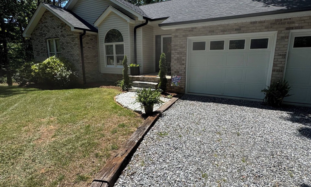 Morganton House | JB’s Winners Circle is a peaceful, quite home only 3 minutes from downtown.