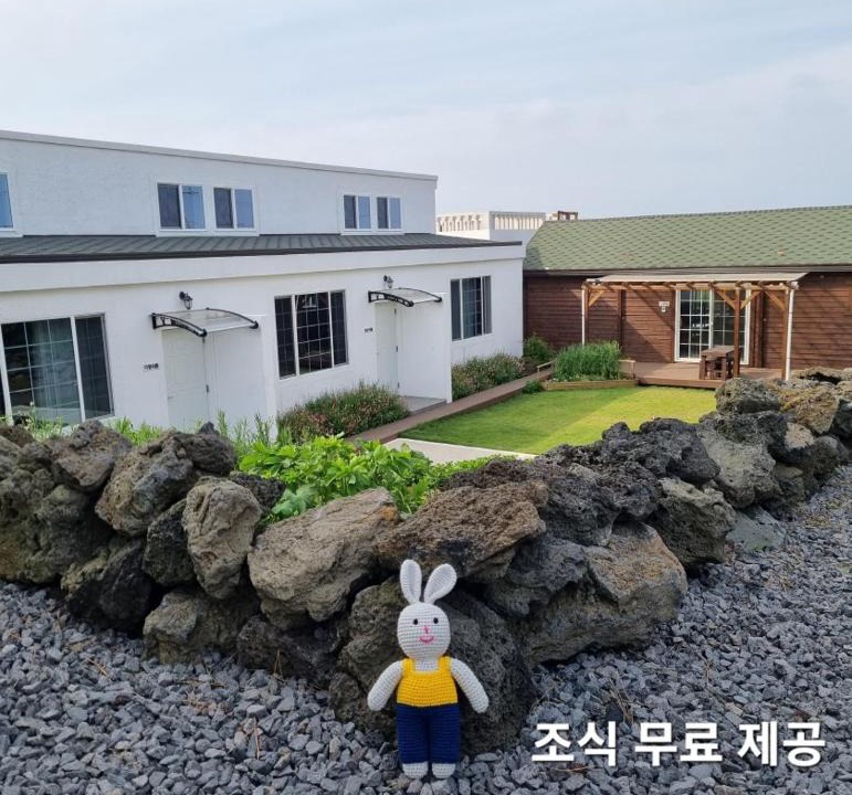 Sehwa-ri Bed & Breakfast | Jeju Damda