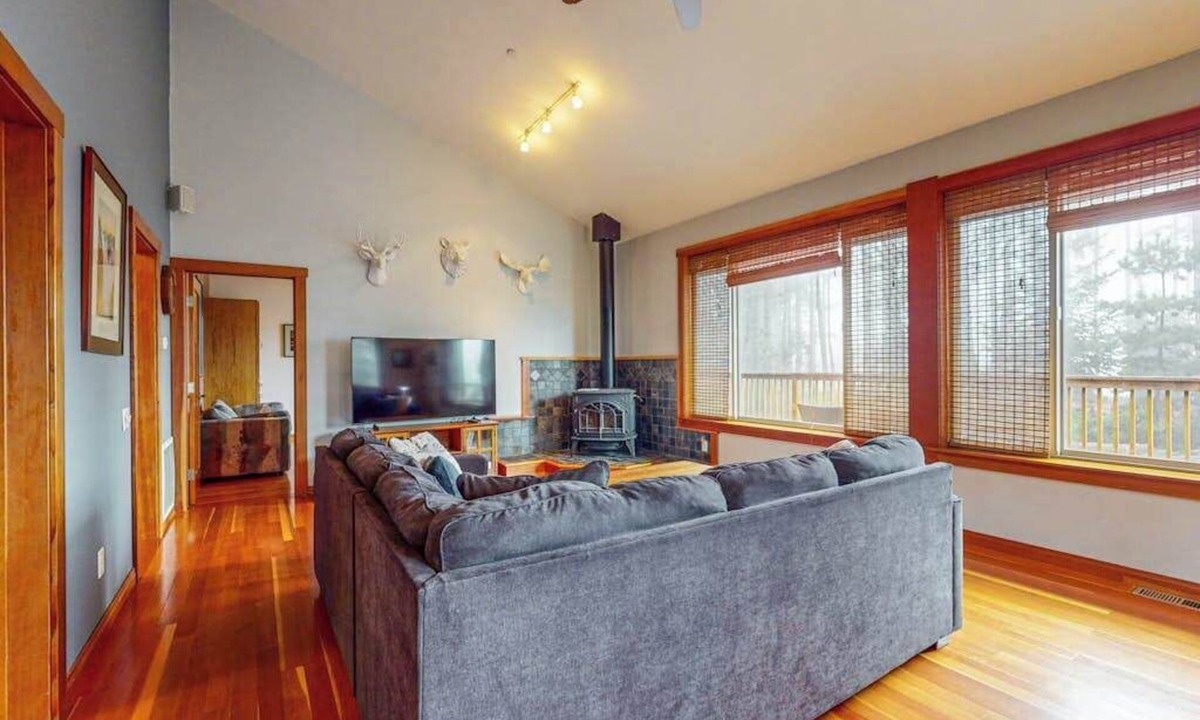 Timber Cove House | Jenner Oceanview Sonoma Coast Retreat near Fort Ross State Park