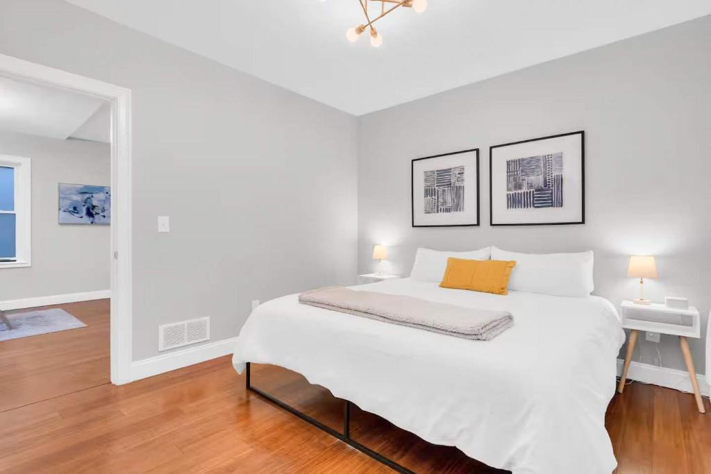 Federal Hill Apartment | Jennifer's Chic Modern 1st Floor Apt Private Patio