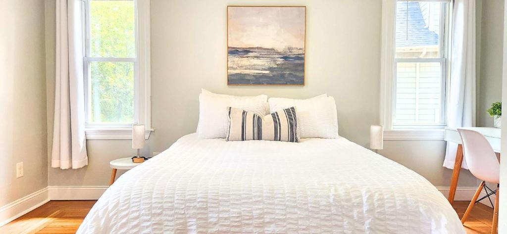College Hill Apartment | Jennifer's Cozy Apt Brown U Athletic Field Views
