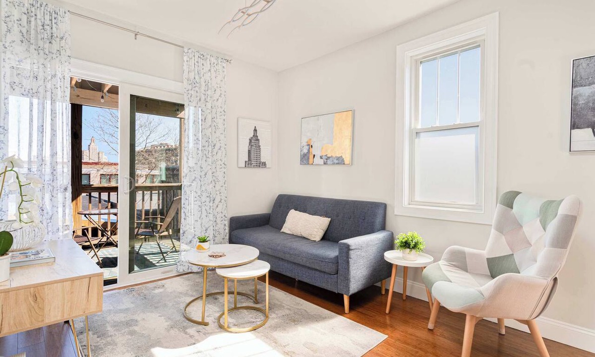 Federal Hill Apartment | Jennifer’s Getaway: Stunning Views & Private Deck