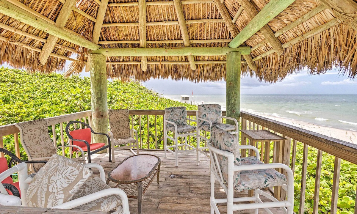 Beach Club Colony House | Jensen Beach Home: Walk to Beach Access!