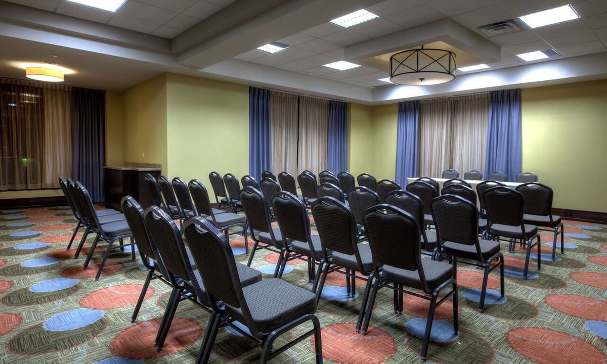 Central Hamilton Apartment | Jetted Tub Suite | Pool Access | Free Breakfast