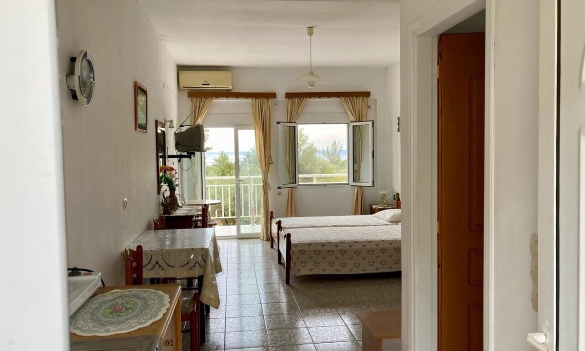 Kokkari Apartment | Jimmy Anna Beachfront Apartments Private Beach