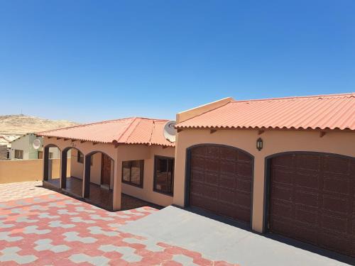 Luderitz House | JJP SELF CATERING - Three bedroom house