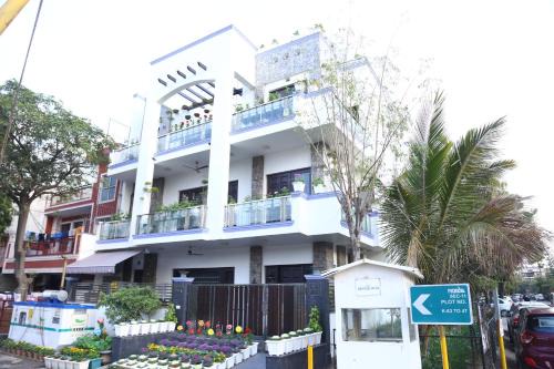 Noida Bed & Breakfast | joerose villa