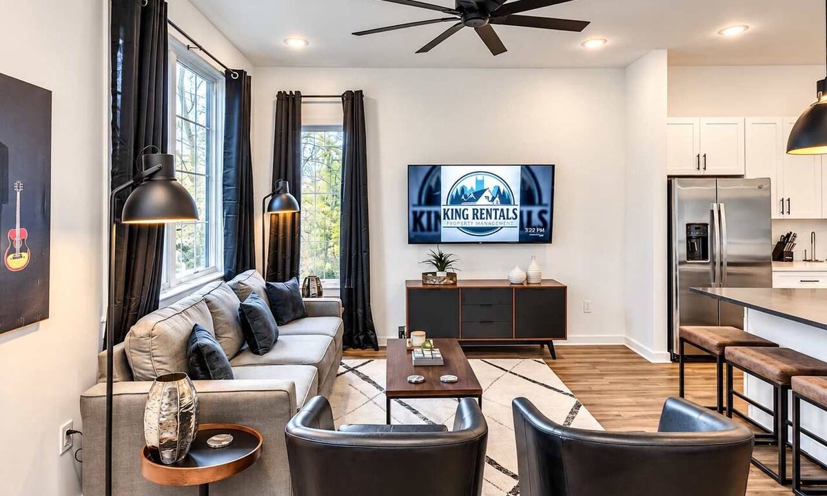 Cleveland Park Condo | Johnny & June House Walk to Bars & Dining
