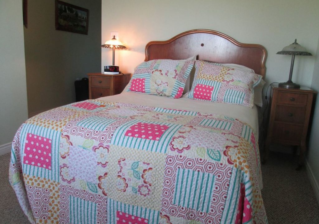 Hermanville Bed & Breakfast | Johnson Shore Inn - PEI - Room 7 - Second Floor Double - Standard double bed