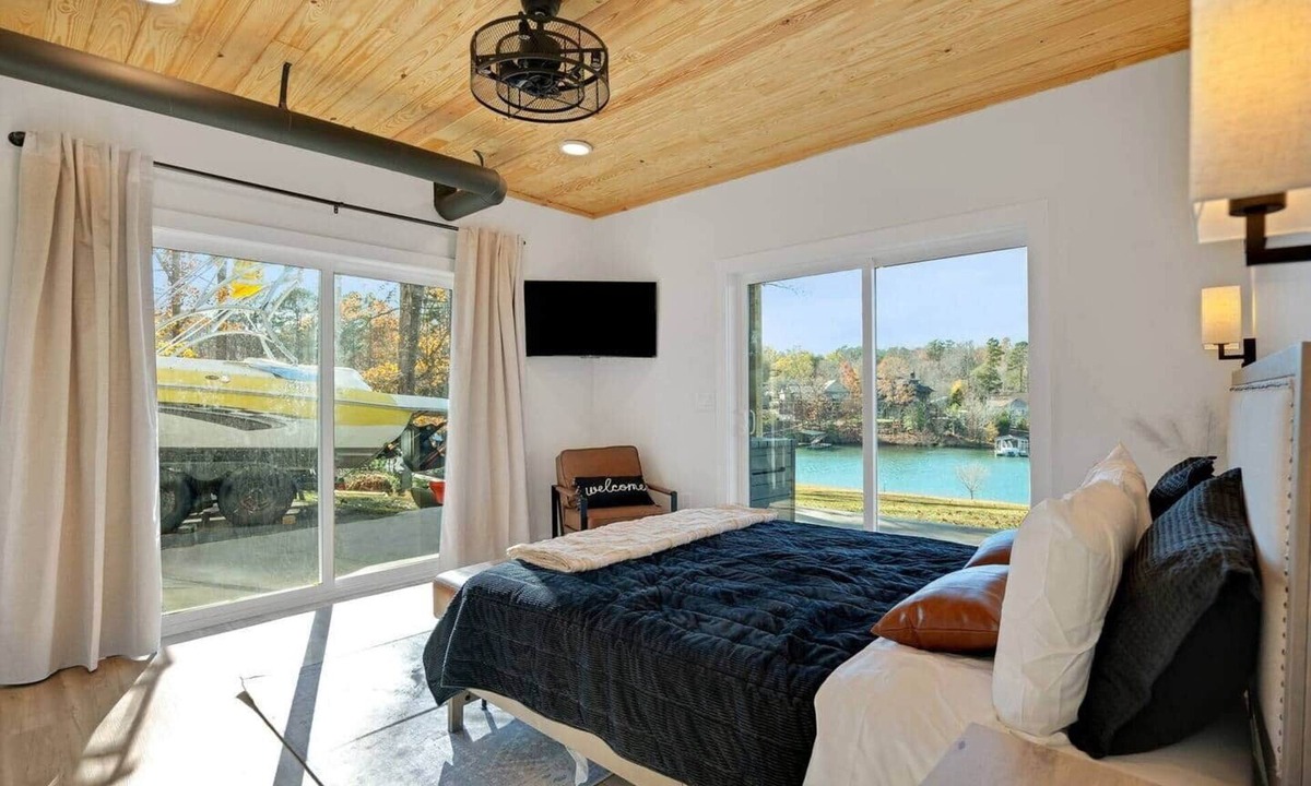 Seneca House | Johnsons Cove - Lakefront Retreat With EV Charger