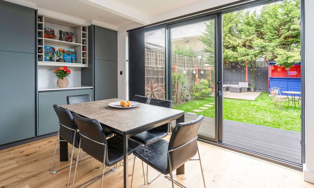 Balham Apartment | JOIVY Stunning house w/ parking & garden