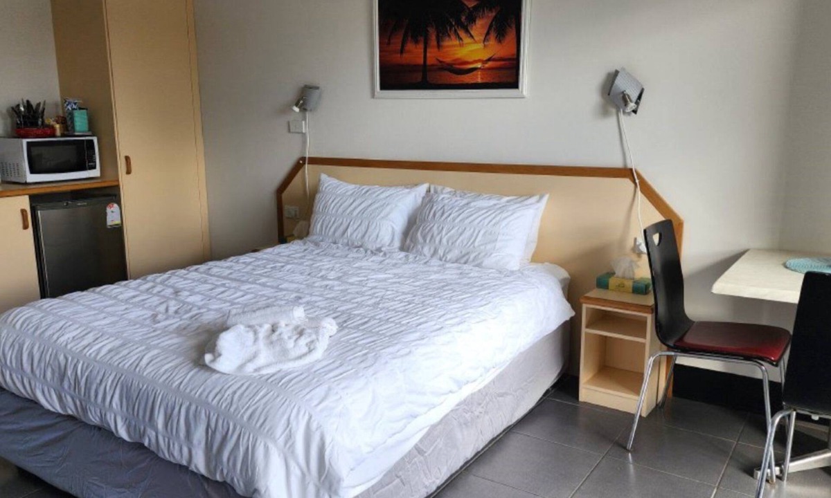 Sussex Inlet Apartment | Jopen Motel Unit 5 - In the Heart of town