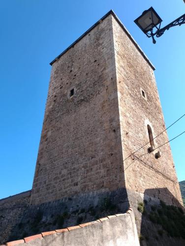 Castel di Ieri House | ju pretore
