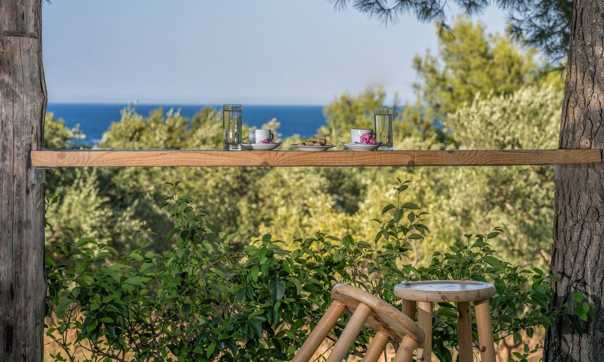 Amoudi Hotel | Julia Studios