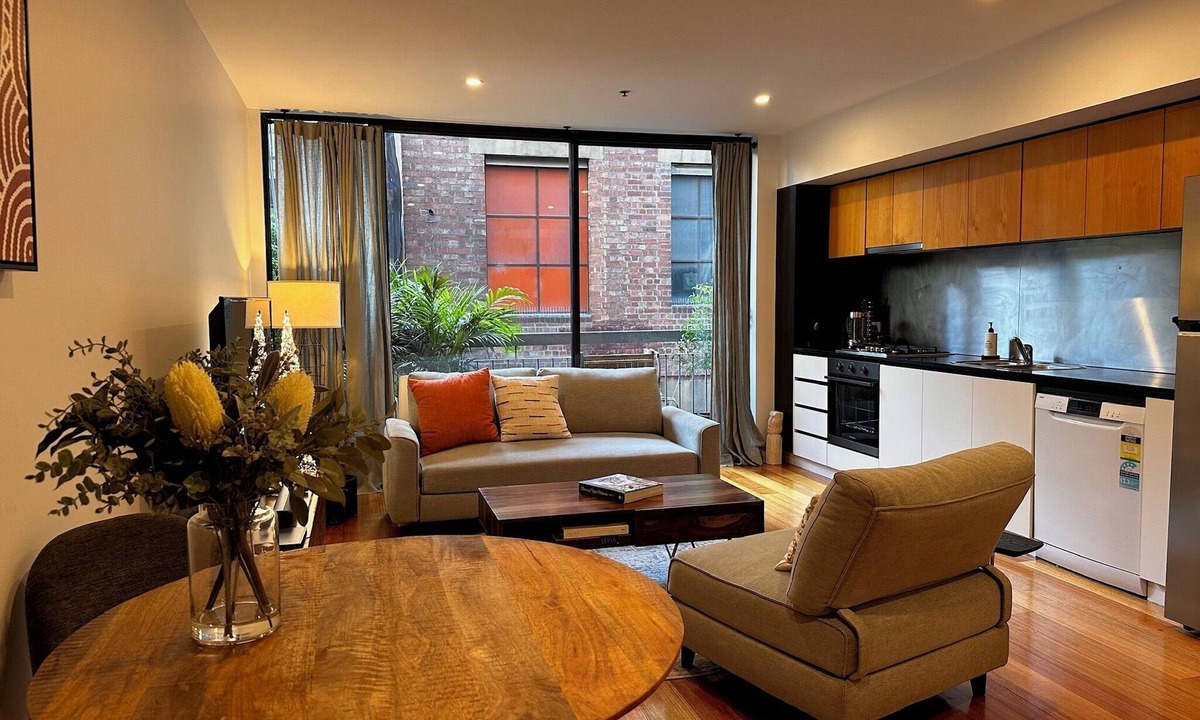 Chinatown Apartment | Juliet | Laneway Gem · Theatre Precinct · Free Parking, Parking option