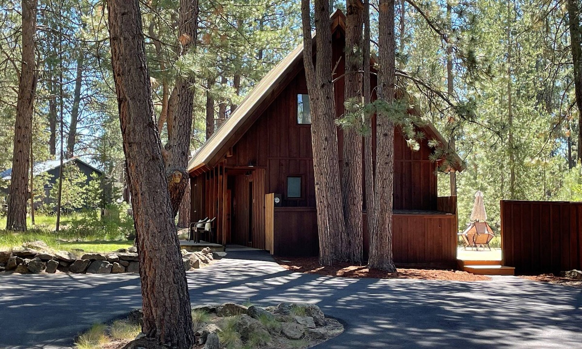 Sunriver Ski Chalet | July 11-16 Discount, Cedar Chalet, New Hot Tub, Top Guest Reviews, Dog OK