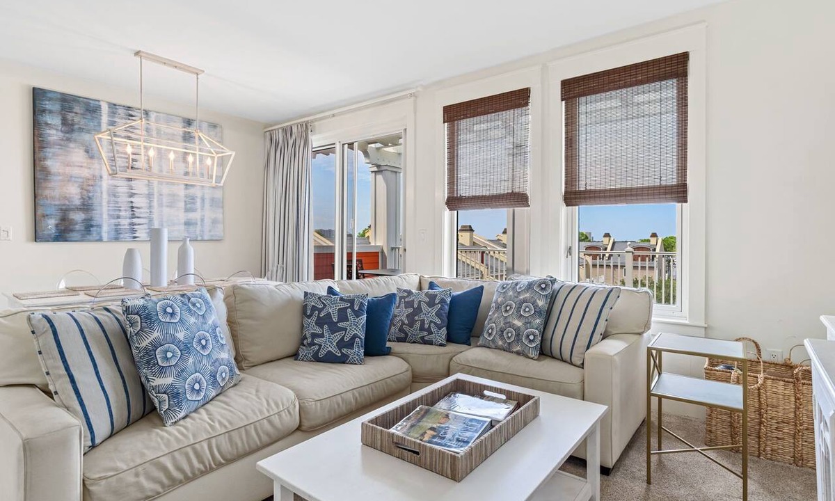 Baytowne Wharf Condo | July 5-7 Now Open* Rare Find In Baytowne* Golf Cart* Tropical Pool Deck* Hot Tub
