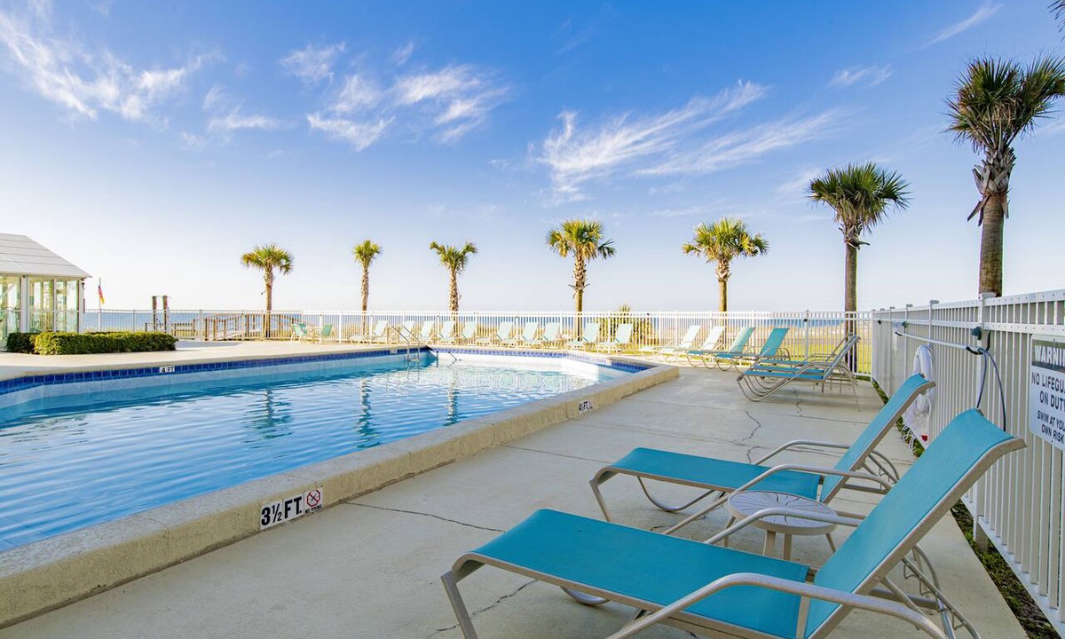 Ono Island Condo | July 8+9 Open*Oceanfront*Walkout Patio for EZ Access to Beach+Ocean+Pools