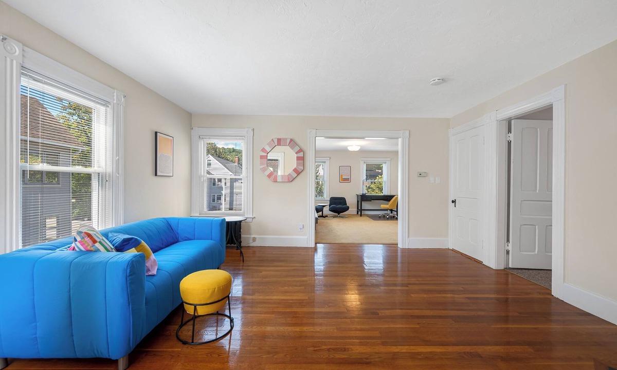Worcester Apartment | June & West: central location, close to downtown, and 5 mins to airport