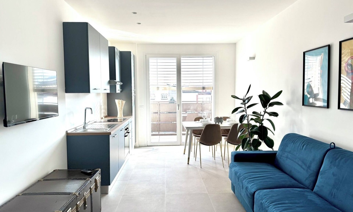 Sarnico Apartment | Jungle Sarnico Color Suites -Garage - Self check - 2 min from the lake and downtown