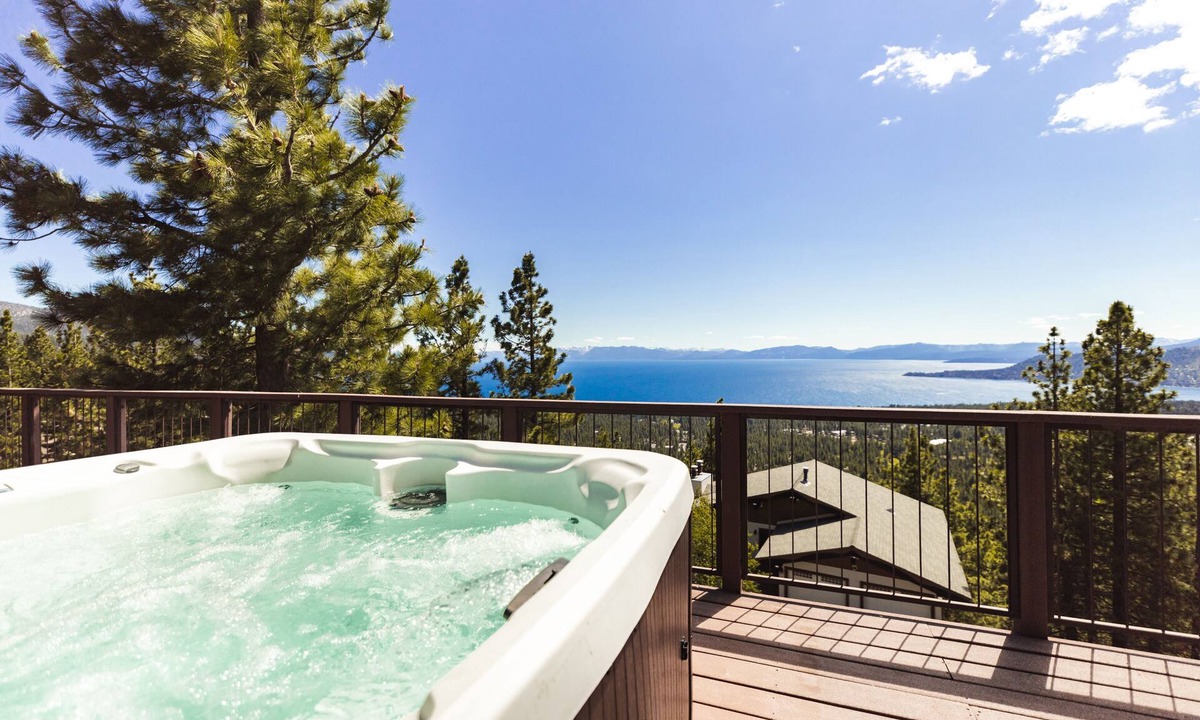 Incline Village Cabin | Juniper by AvantStay | Incredible Mountainside Home w/Incredible Lake Views!