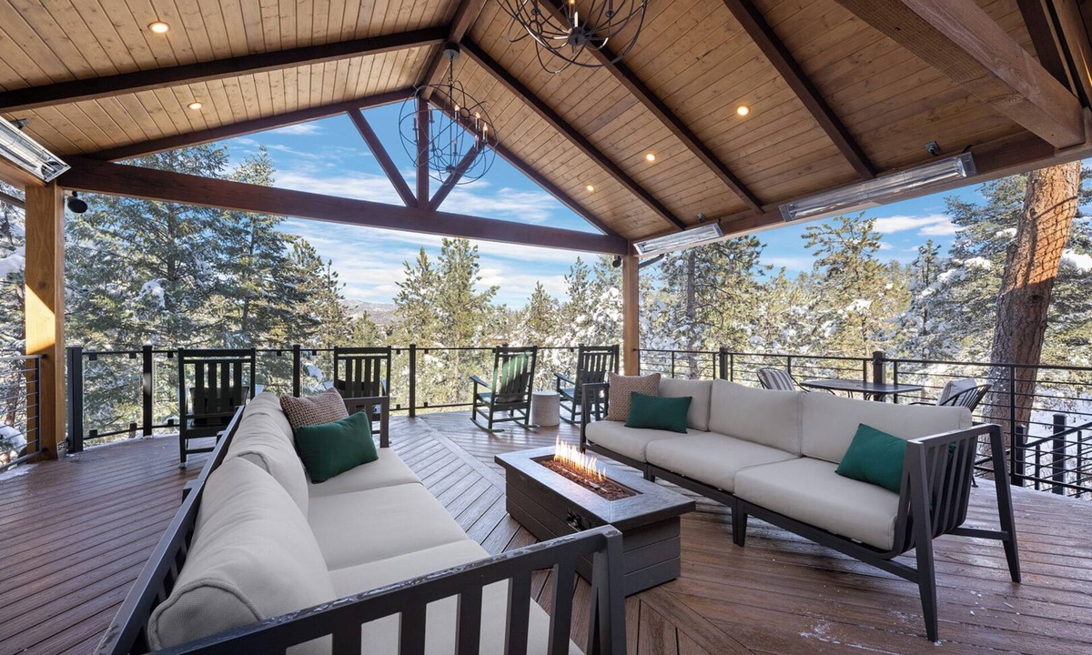 North Central Evergreen House | Juniper Lodge & Treehouses