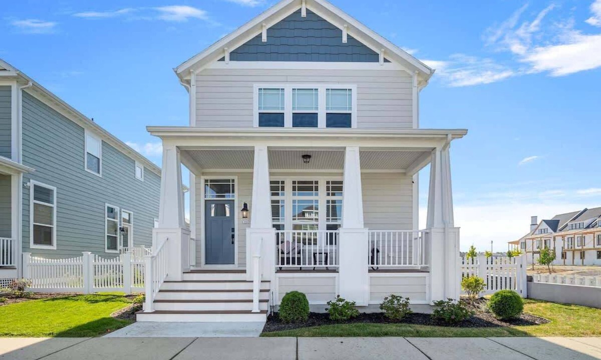 Saint Joseph House | Juniper Presents: Gorgeous Vacay Home w Marina View Near the Beach