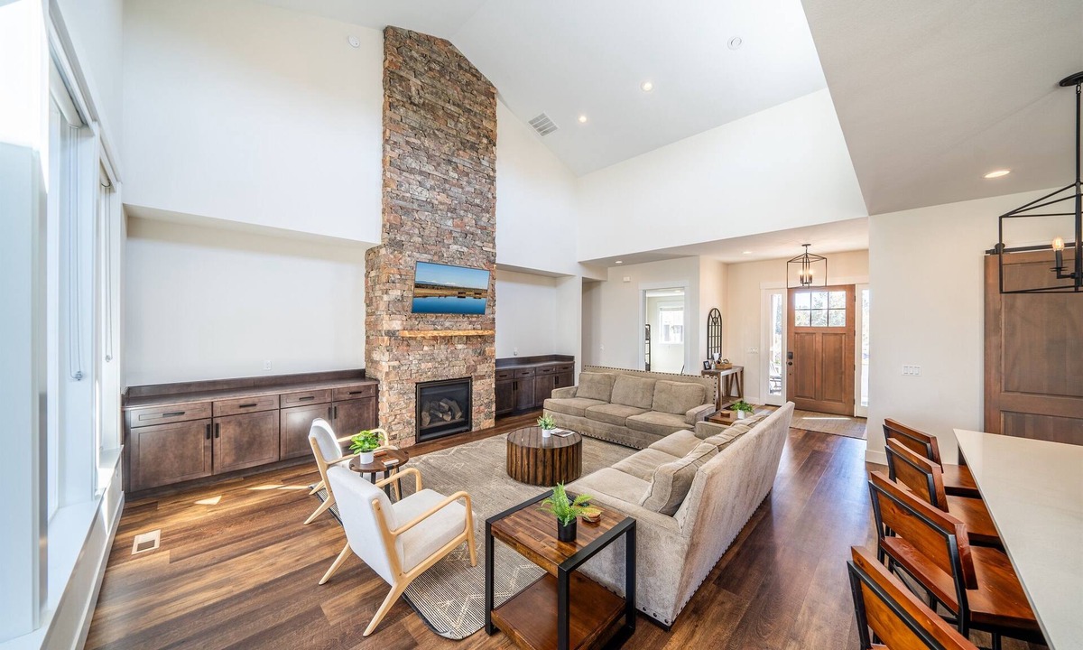 Alfalfa House | Juniper Ranch - Golf Cart Included | Sleeps 10