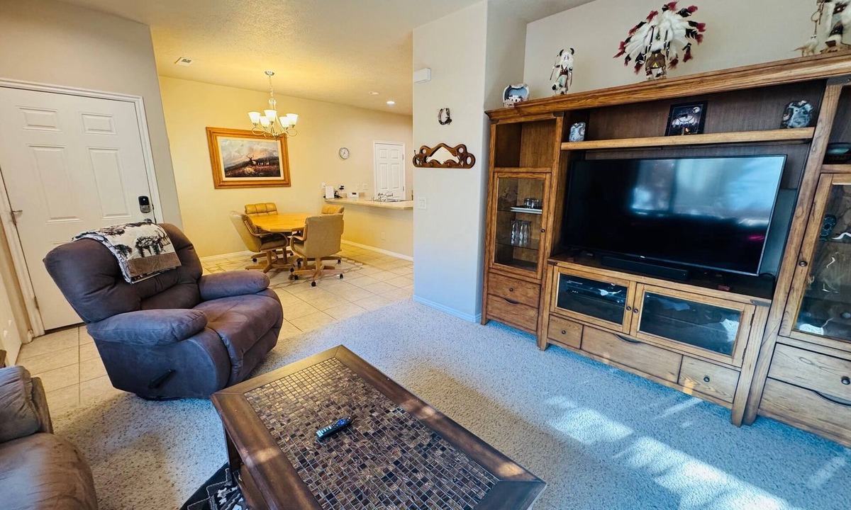 Mesquite Condo | Juniper Retreat | Ground 2BR Pet-Friendly + over $500 in complimentary activities!