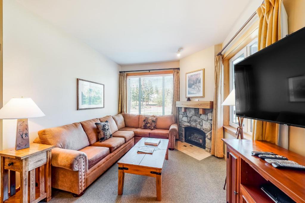 Mammoth Lakes Hotel | Juniper Springs Lodge 119