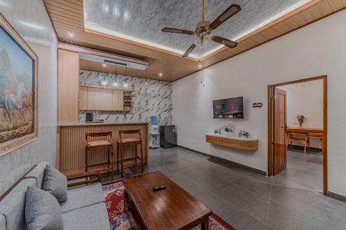 Melayang Bed & Breakfast | Junna House Ubud
