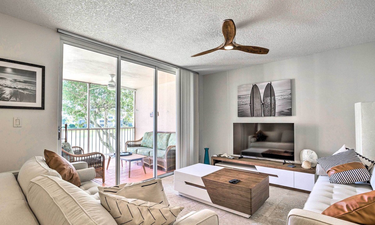 Jupiter Apartment | Jupiter Bay Condo w/Pool < Half Mile to Beach!