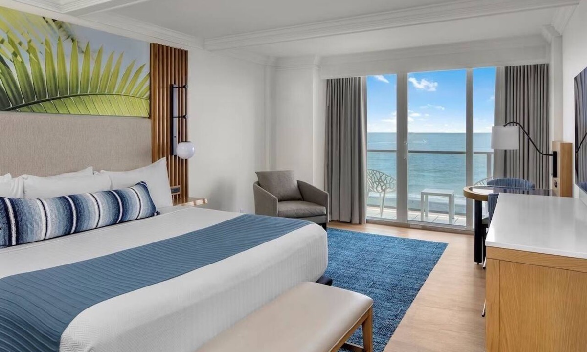 Jupiter Hotel | Jupiter Beach Resort – Oceanfront Suite w/2 rooms & 2 baths!