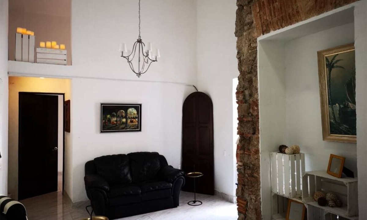 Puebla Historic Center Apartment | Just 3 blocks from Cathedral, fully restored, high ceilings and modern finishes.