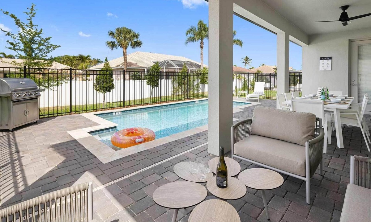 Melbourne Beach House | Just Beachy| New 5BR Beach House with Under - the - Sea Theme Room + More