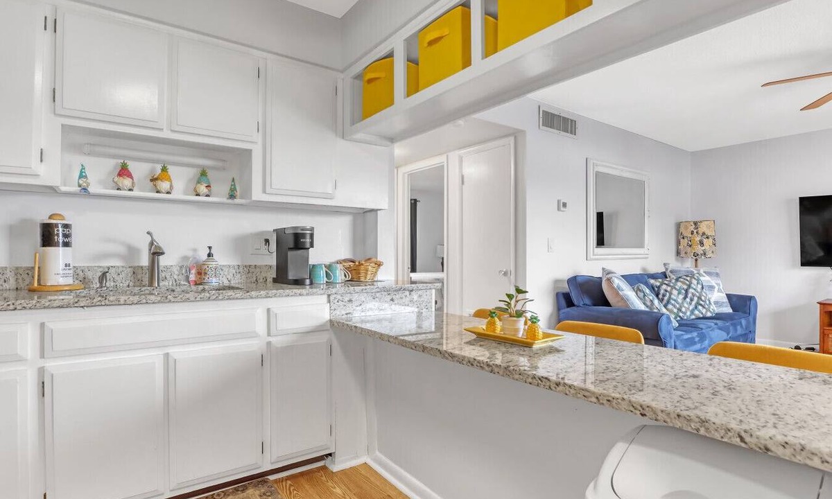 Cocoa Beach Apartment | Just Cocoa Beachy - Cozy dog friendly beachside condo with pool and beach access!