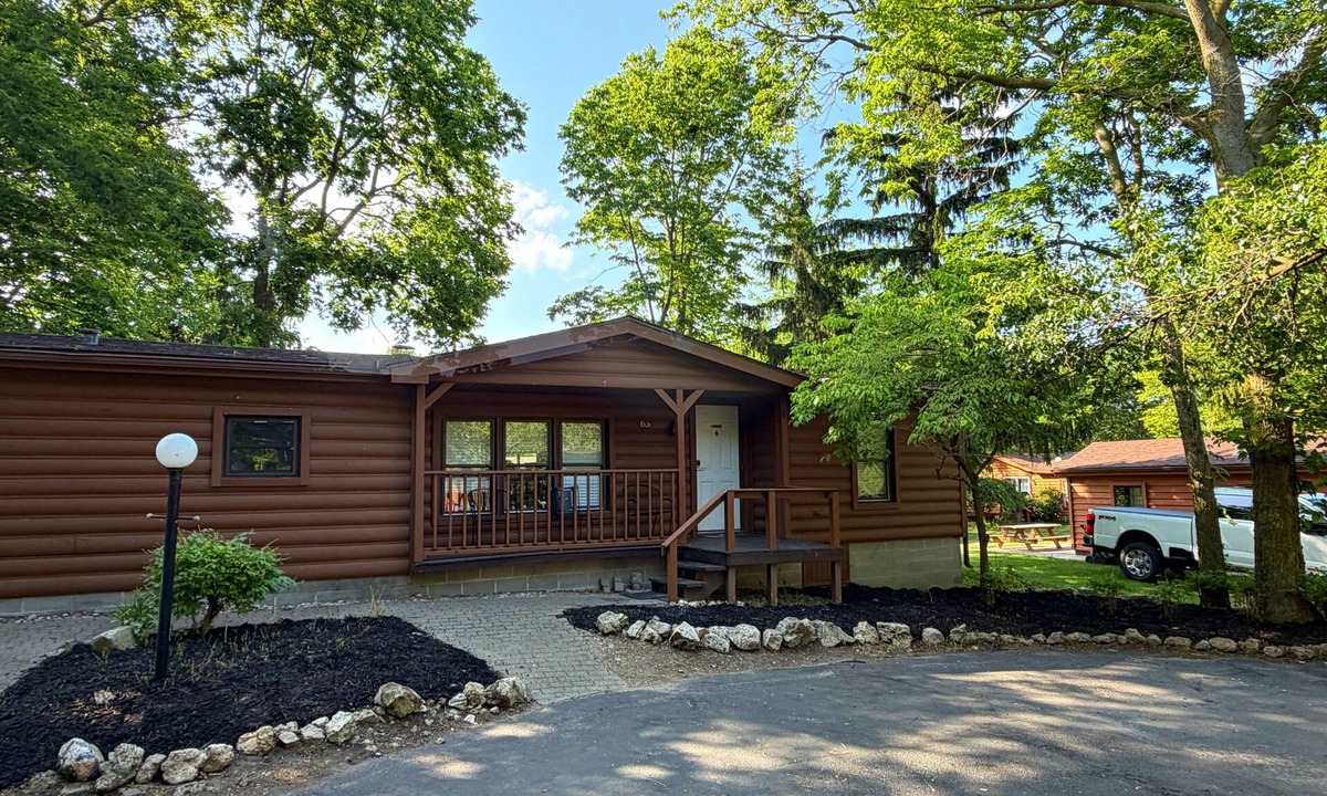 Put-in-Bay House | Just Remodeled—Steps From Pool! | 10 ppl | IC65