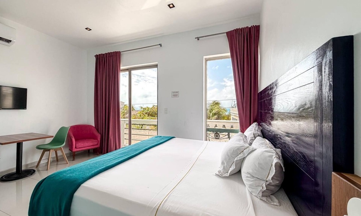 Centro - Supmza 001 Hotel | Just steps from downtown with balcony