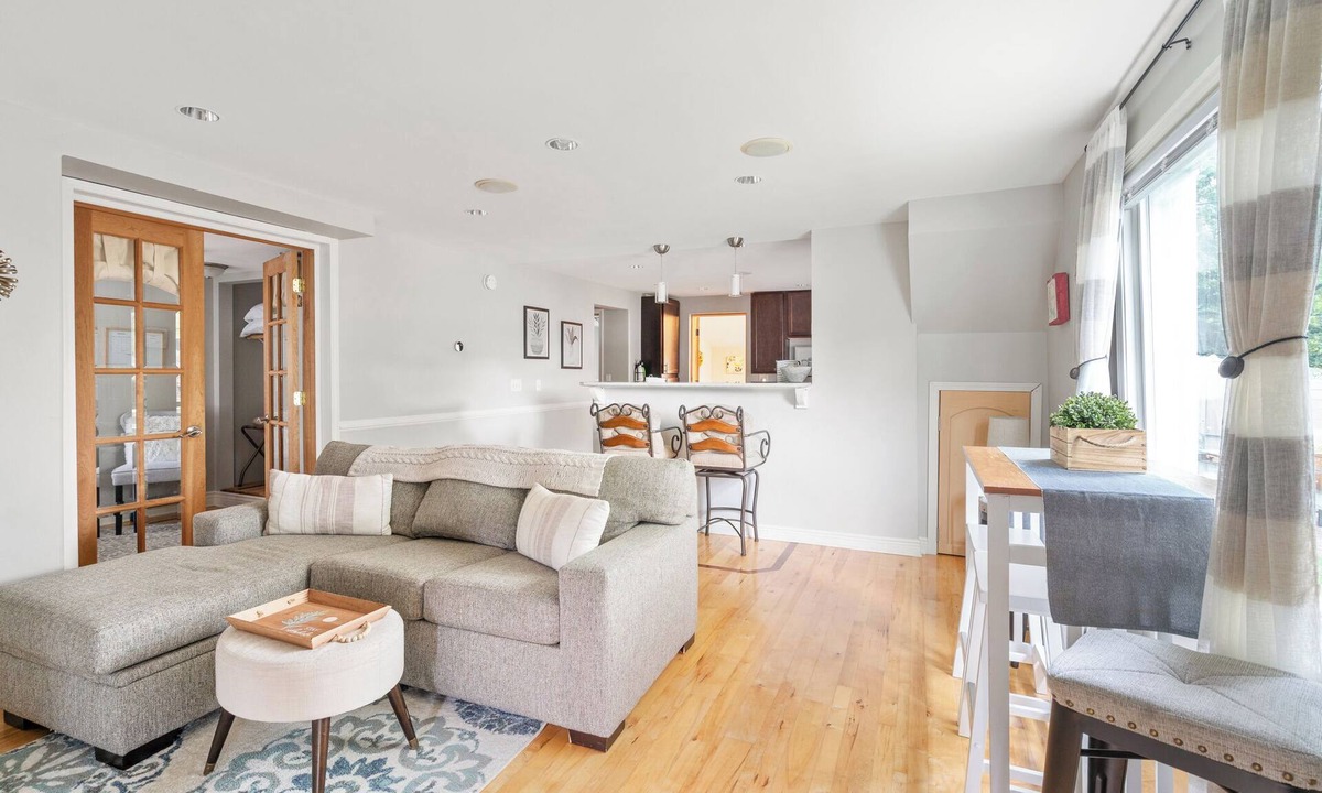 Hudson House | Just steps to Downtown Hudson and St. Croix River!
